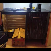 میز تحریر و کتابخونه