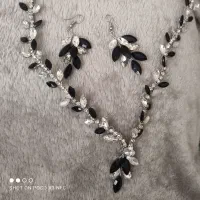 گردنبند و گوشواره و تاج