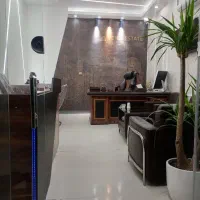 ویلایی طبقه اول، حاشیه آرش