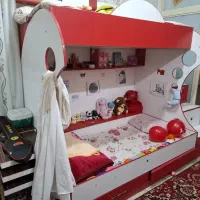 تخت دوطبقه جوان