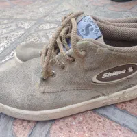 تعدادی کفش ولباس