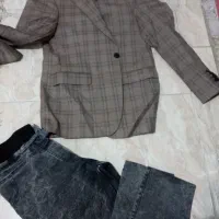 تعدادی لباس و کاپشن و کلاه|لباس|گرگان, |دیوار