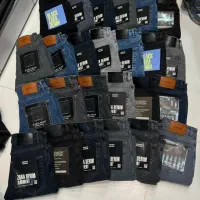 شلوار جین یا لی جنس خوب با قیمت فوق العاده|لباس|اصفهان, چرخاب|دیوار