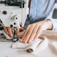 استخدام خیاط مزدیدوز و بیرونبر (خانم)