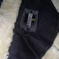 کاپشن، کلاه|لباس|ملارد, |دیوار