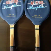 راکت تنیس چوبی حرفه ای. با توپ ها.و۶ عدد توپ پراصل|ورزش‌های توپی|تهران, نیروی هوایی (پیروزی)|دیوار