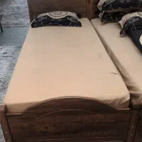 تخت خواب یک نفره و تشک در حد نو