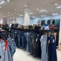 فروشنده پوشاک  خانم و اقا