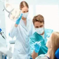 آموزش دستیار دندانپزشک همراه با استخدام