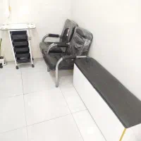 دکور آرایشگاه تمیز و با کیفیت|آرایشگاه و سالن‌های زیبایی|آزادشهر, |دیوار