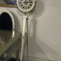 ساعت ایستاده سه پایه کرمی