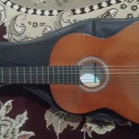 گیتار کاملا سالم و نو