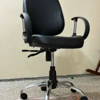 صندلی در حد نو سالم