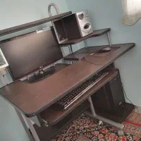 میز کامپیوتر در حد نو