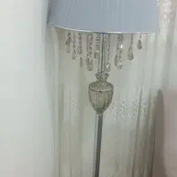 آباژور ایستاده