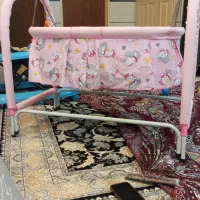 تخت کنار مادر