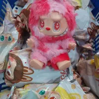 عروسگ. لبوبو عمده وتک|اسباب‌بازی بچه|شاهین‌شهر, عطار|دیوار