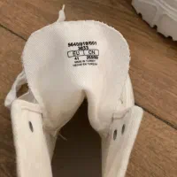 پوتین زارا|کیف، کفش، کمربند|ری, شهادت|دیوار