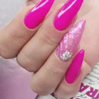 خدمات کاشت وترمیم ناخن