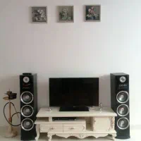 فروش ست ساعت و میز تلویزیون در حد نو 6 تومن