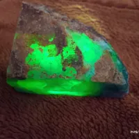 سنگ بسیار زیبای سبز محکم