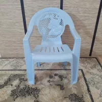 یک عدد صندلی جنس محکم بچگانه