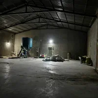 کارگر مرغداری گوشتی