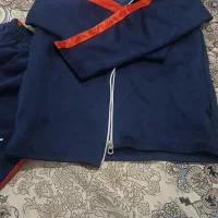 یک دست لباس ورزشی درحدنو