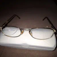 فرم عینک محکم و بی عیب