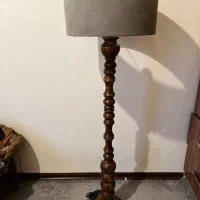 آباژور ایستاده