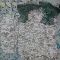 یک دست لباس نظامی و پوتین نظامی نو