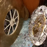 ۲ لوستر برنجی ۸۰ و ۶۰ س۲ دیوار کوب بزرگ کریستال|لوستر و چراغ آویز|تهران, سنائی|دیوار