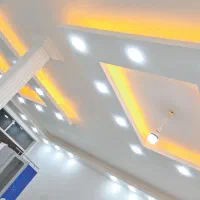 به یک استاد کار گچ کاری همراه شاگردش نیازمندیم