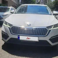 اکتاویا لاکچری