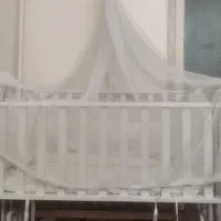 تخت کنار مادر