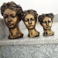 گلدان با طرح چهره پلی استر