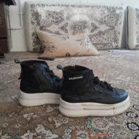 نیم بوت بالنسیا گا سالم بدون پارگی سایز ۴۰