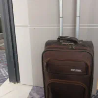 یک عدد چمدان تمیز