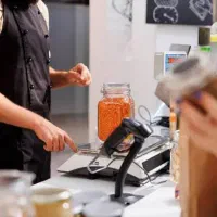 صندق دار فروشگاه مواد غذایی