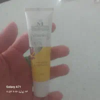 کرم ویتامین سی روشن کننده و ضد لک مرطوب کننده