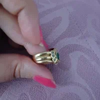 انگشتر طلای ۱۸ عیار با زمرد و برلیان