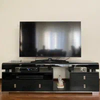 میزتلویزیون.