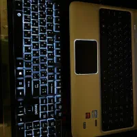 کیبورد کامپیوتر با نور پس زمینه یخی