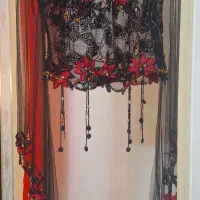 گیپور و سنگ دوزی  قرمز و مشکی به همراه تاپ قرمز