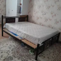 تخت دونفره در حد نو. فلزی. محکم بدون تشک