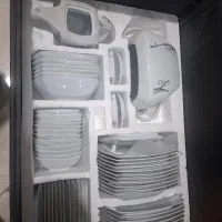 سرویس چینی ۱۸ نفره نو نو با کارتن استفاده نشده
