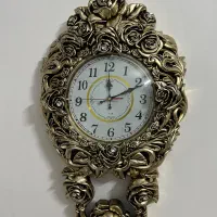 ساعت دیواری تمیز
