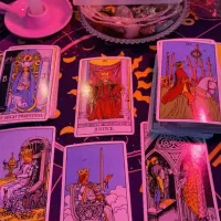 انواع فال های احساسی،کلی و تک نیت را انجام میدهیم