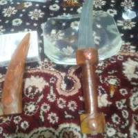 یک خنجر قدیمی کهن که دسته وقپش شاخه