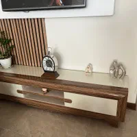 میز تلویزیون نو و تمیز